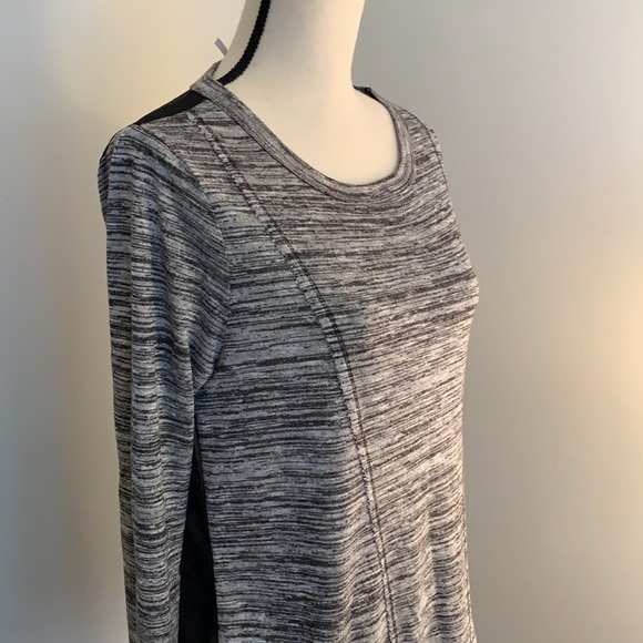 Top LS sheer open back - Picture 3 of 7